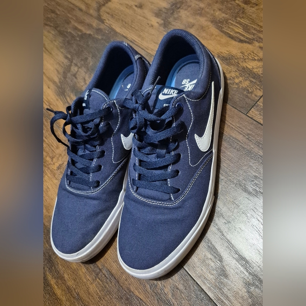 Nike SB Zoom Blue and White Sneakers Classic Low-Top Design